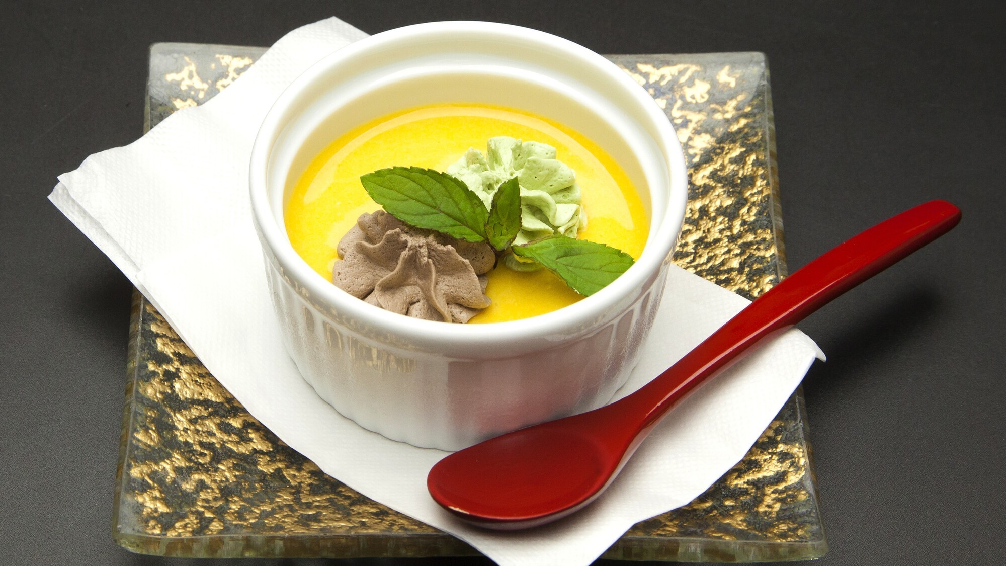 【牛しゃぶ芋煮満喫プラン】彩り豊かで口当たりなめらかな手作りプリン