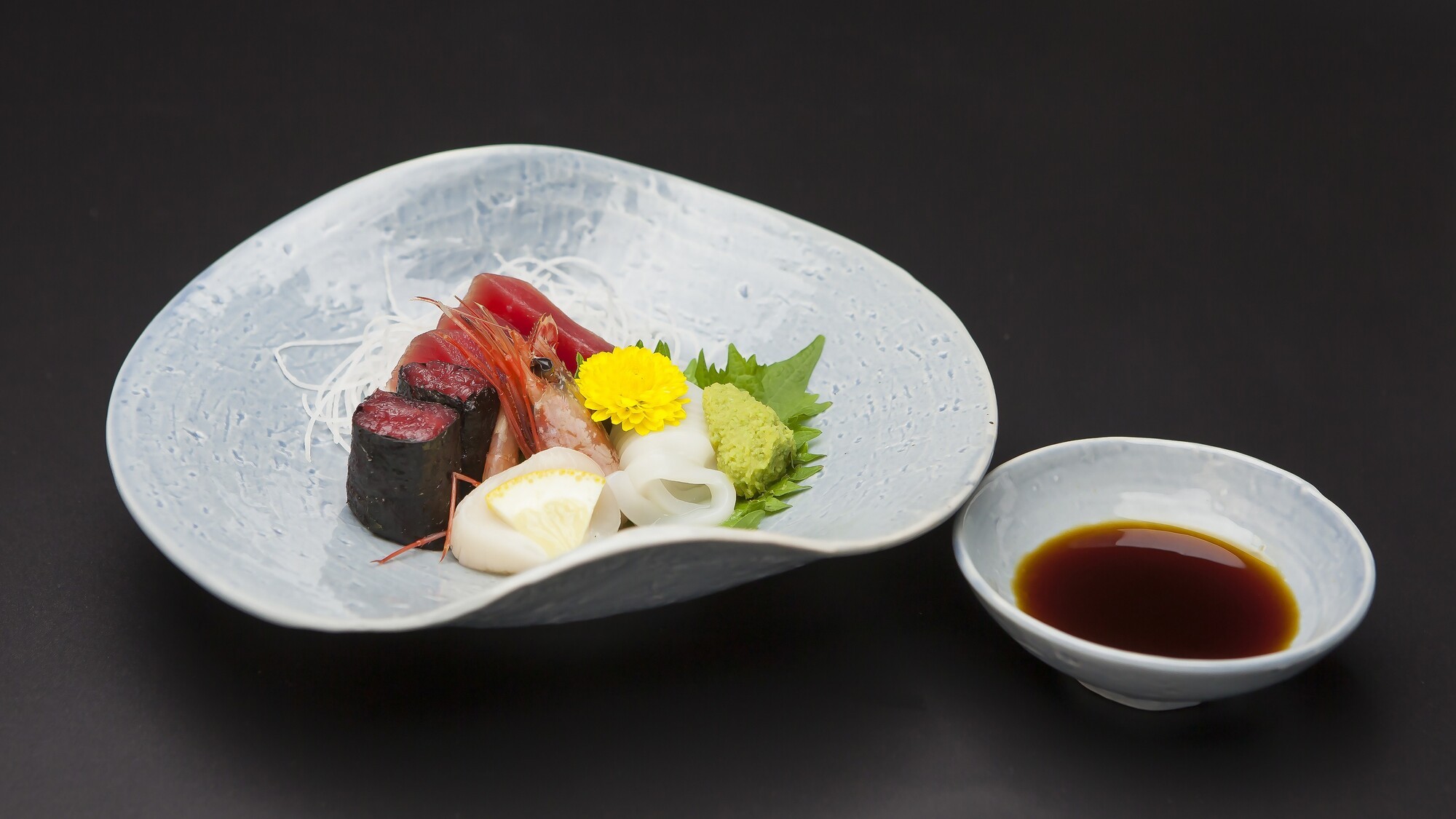 【出羽会席】旬の海の幸を豪華に盛り込んだ五種のお造り