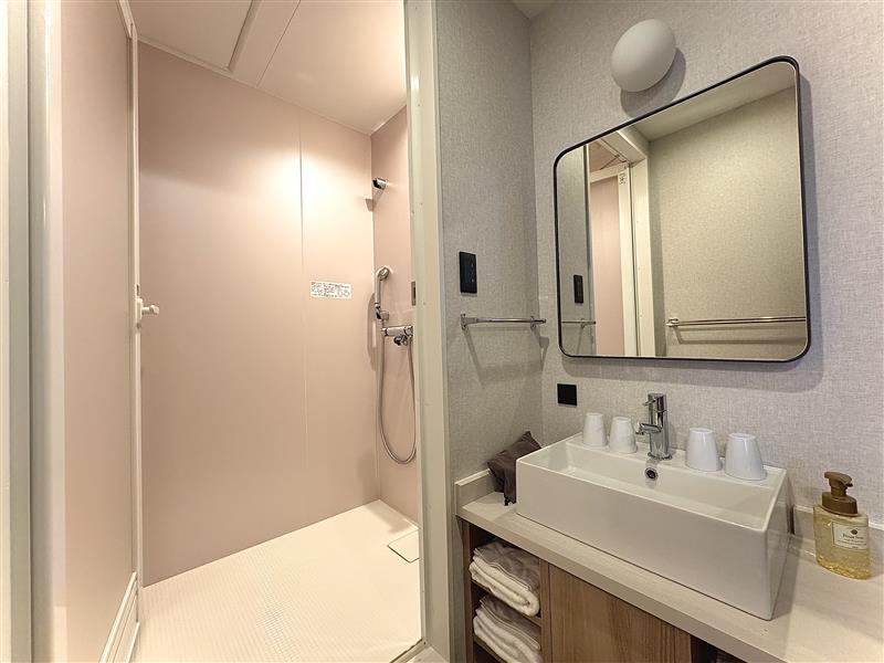 シャワー/洗面台（ベイホテル棟）