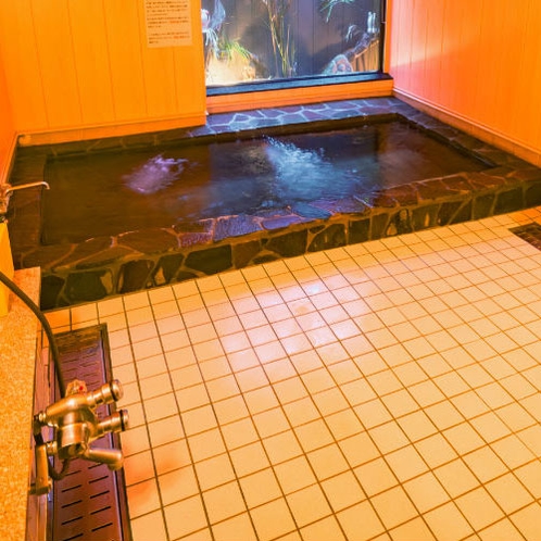 佐渡島内の宿泊施設では初！「佐渡海洋深層水風呂」です。