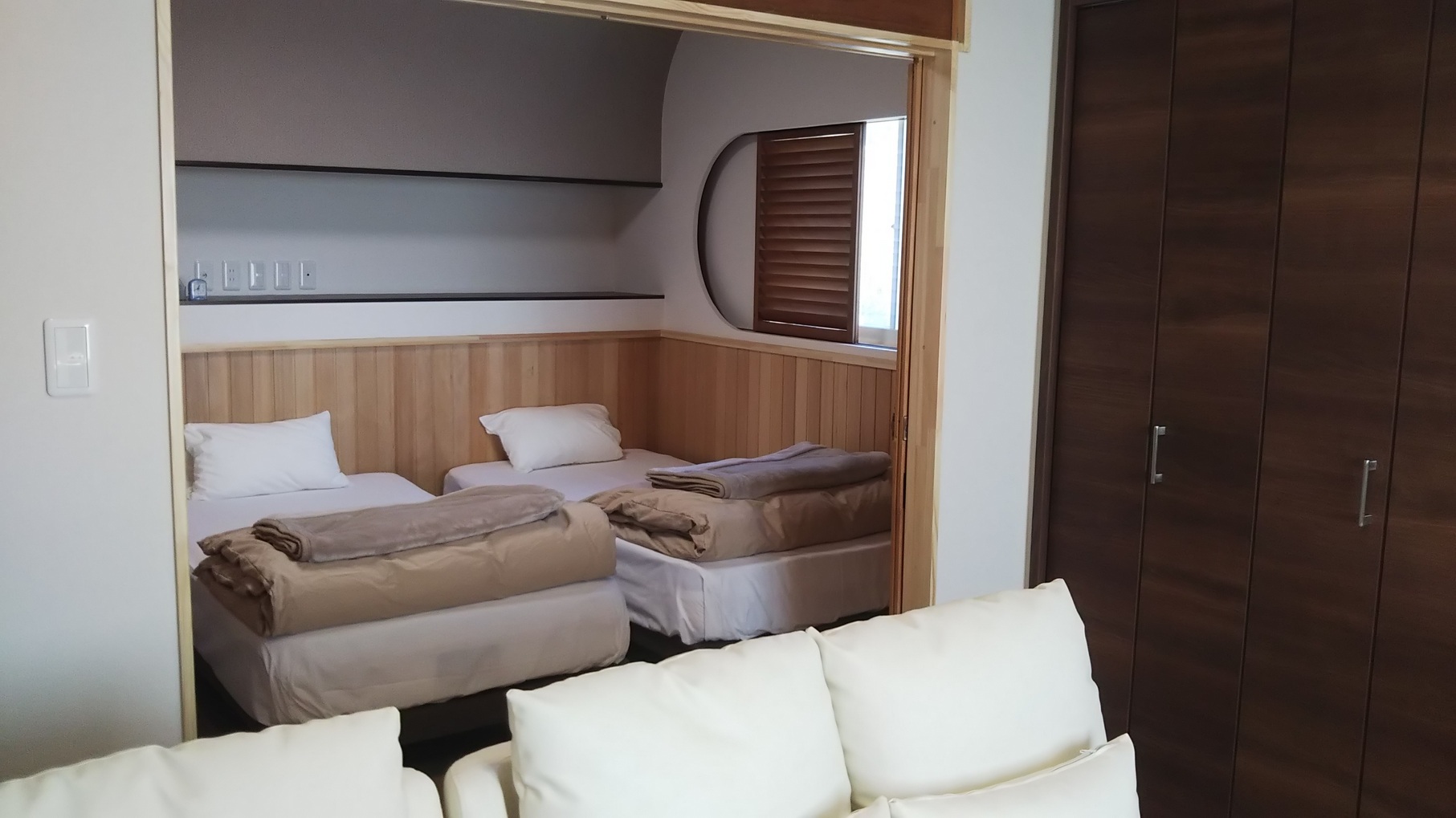 「朝なぎ」の棟内