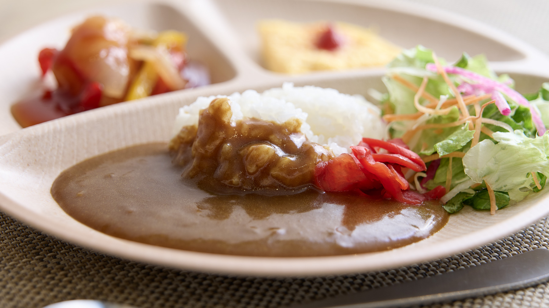 おかずは日替わり！和食派の方にも洋食派の方にもご満足いただける、豊富なラインナップです♪