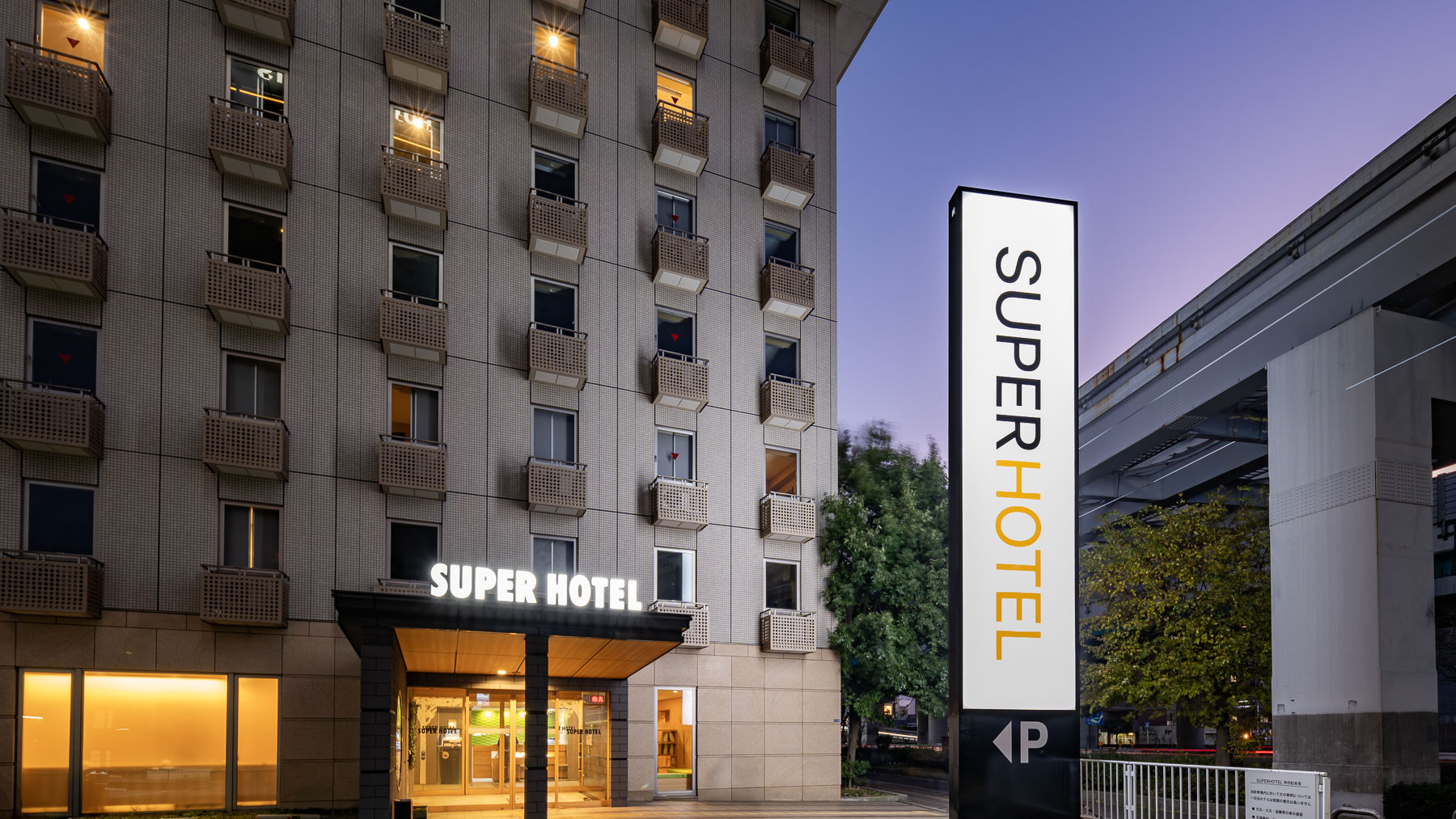 こちらの看板が目印です