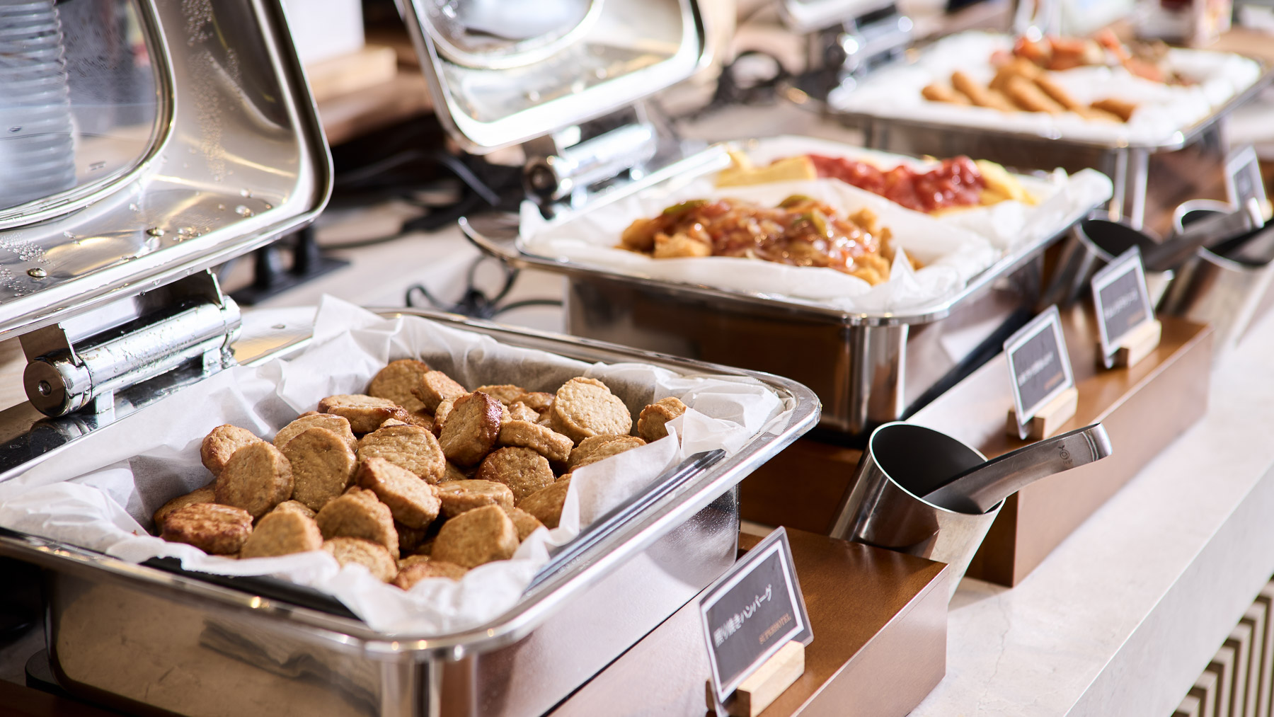 無料朝食なのにこのボリューム！