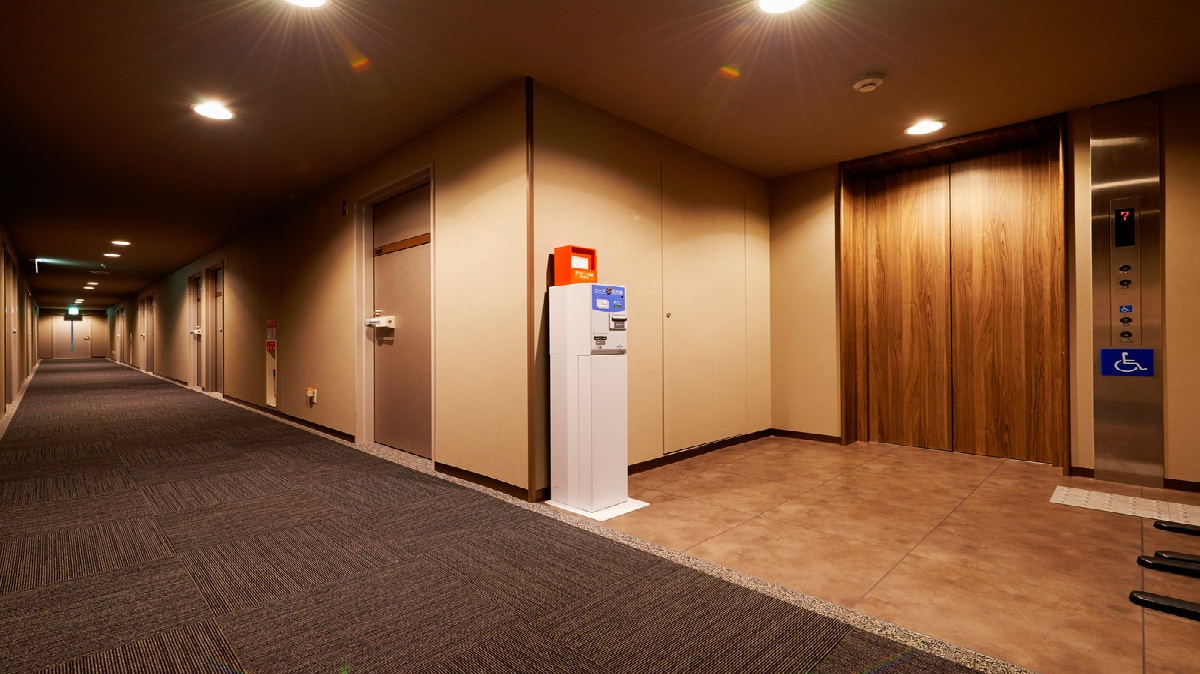 各階のエレベーター付近です