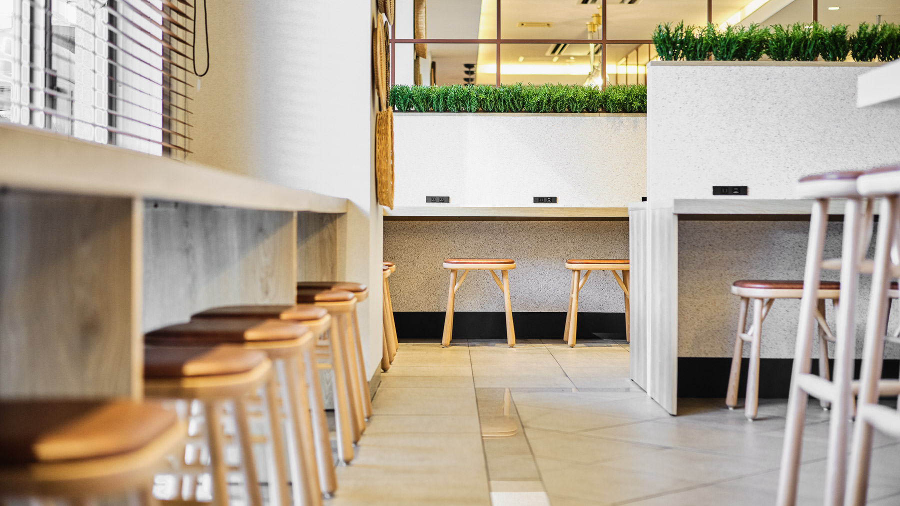 机や椅子もたくさんございます