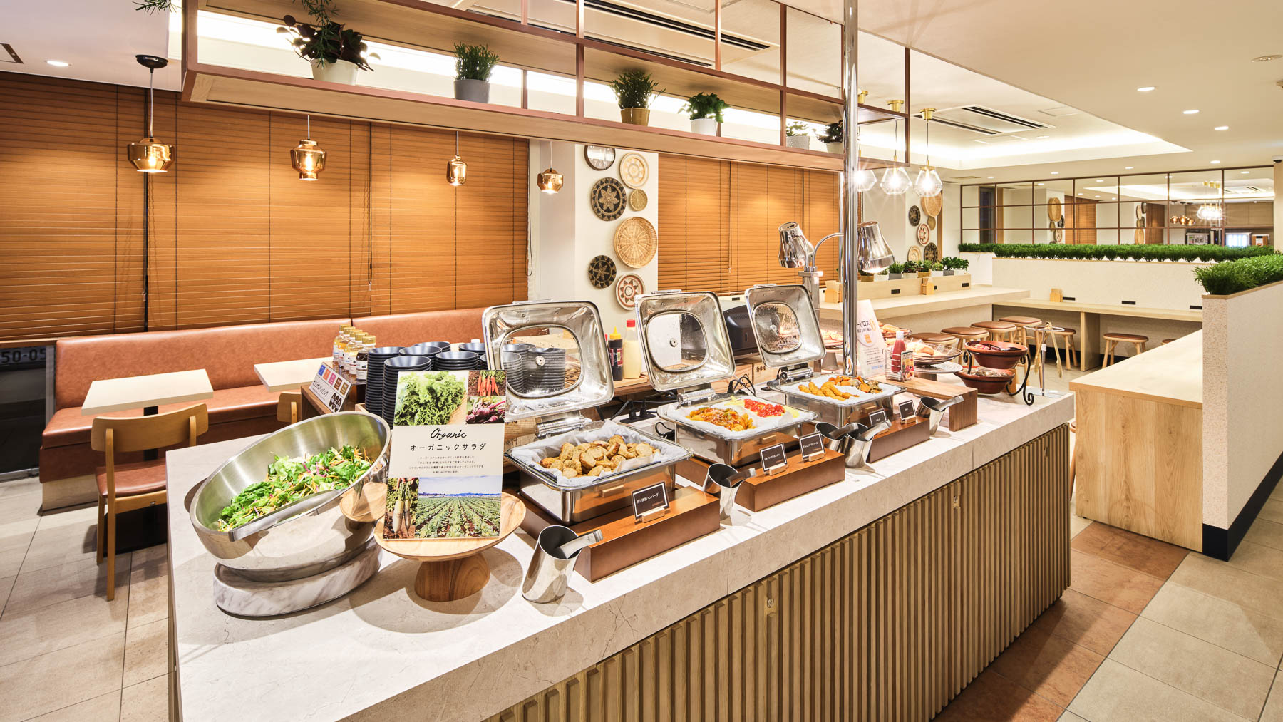 朝食時間（月～土）6:30～8:30（日・祝） 6:30～9:00 焼き立てパンが香るビュッフェです