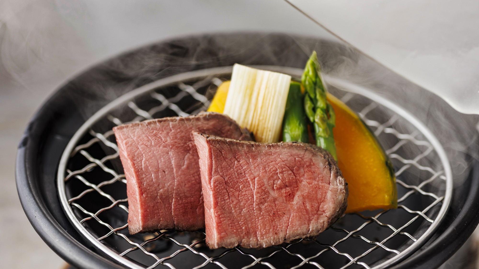 【土地の恵み会席】2026年春　静岡県産牛のほうじ茶スモーク