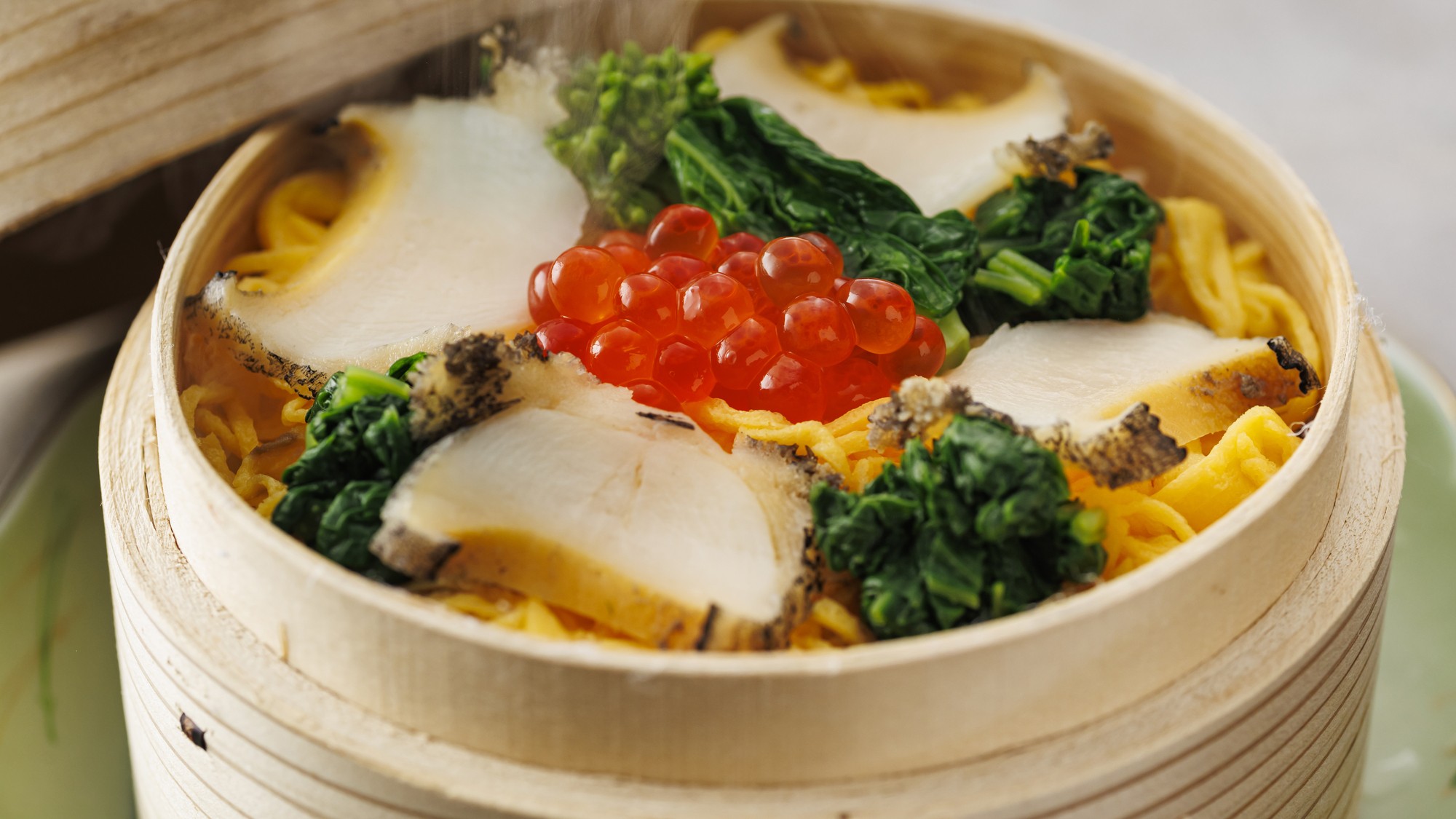 【特別会席】2026年春　鮑と春野菜の蒸し寿司いくら添え