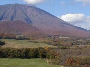 晩秋の岩手山