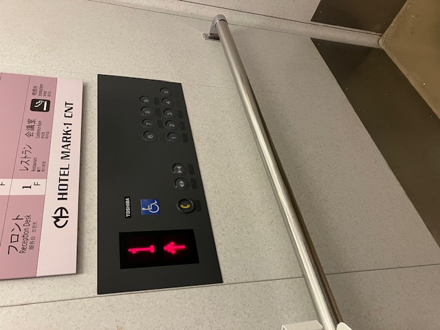 エレベーター点字・手すり