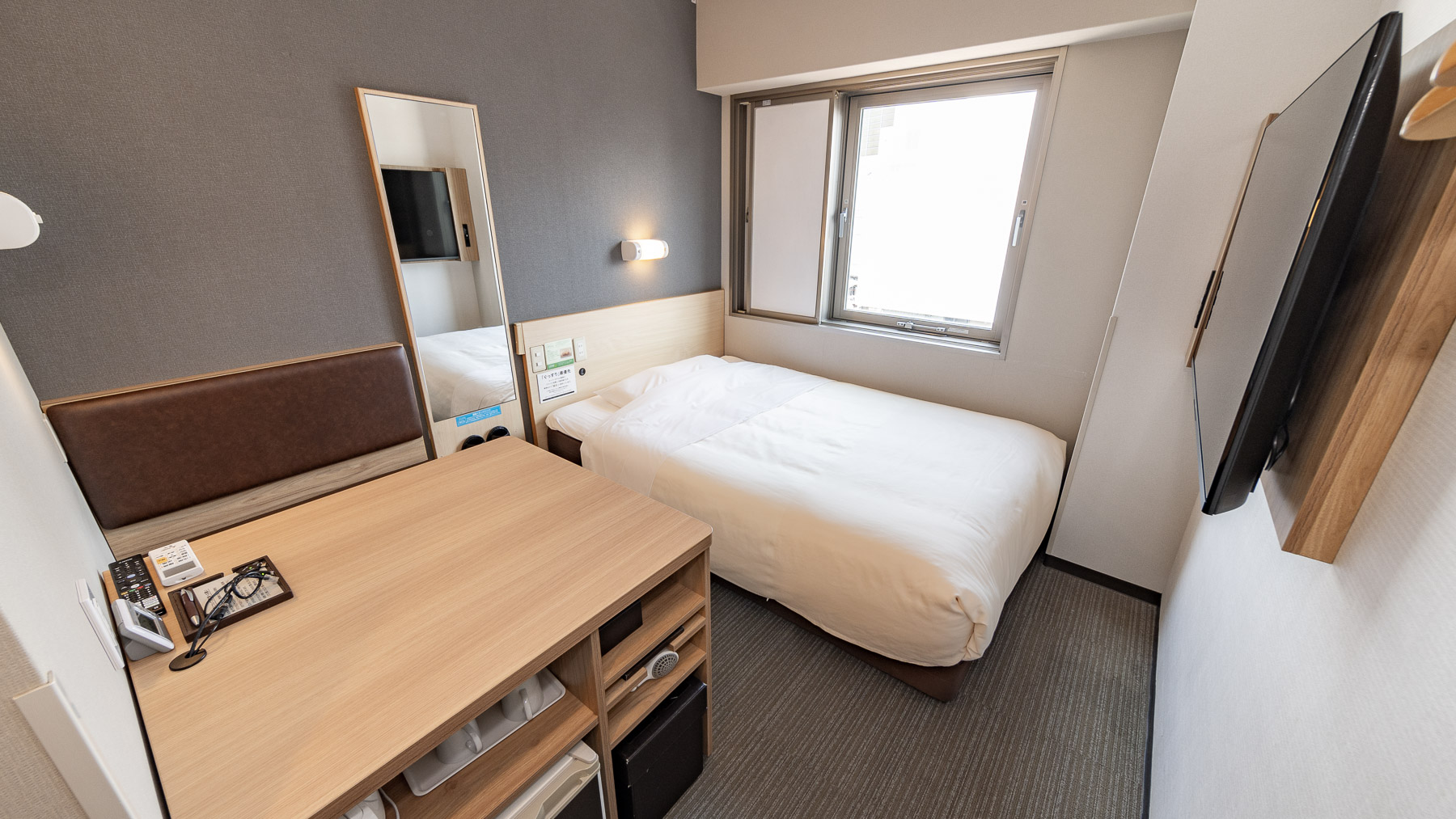 荷物が多くても机に広げて使えます