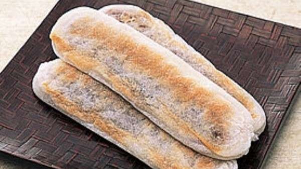 ご当地名物「なが餅」、ホテル近くのお店で食べられる！