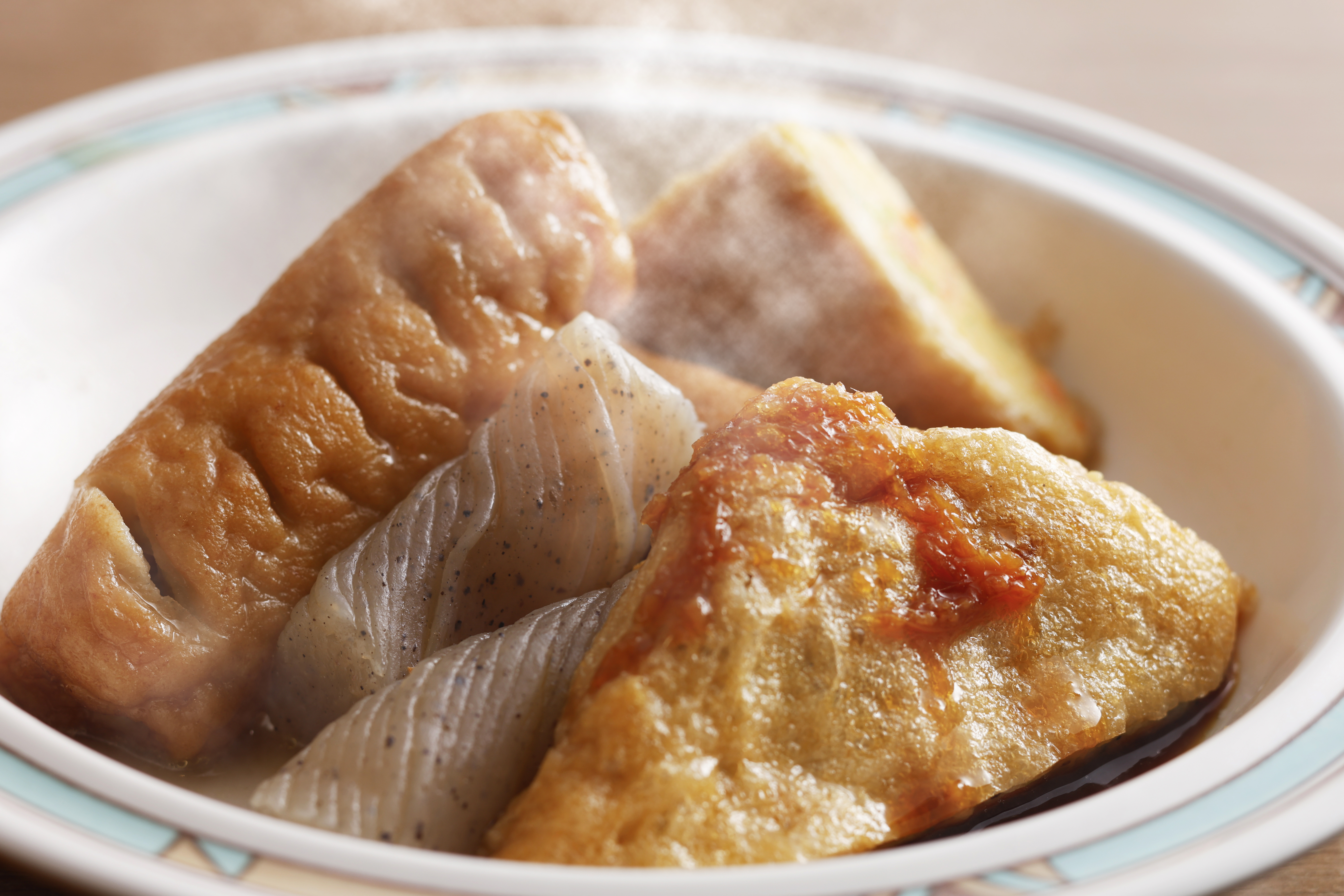 【無料朝食】曜日限定メニューには姫路風おでんやぼっかけ焼きそば、明石風たこ焼きなどご当地メニューも！