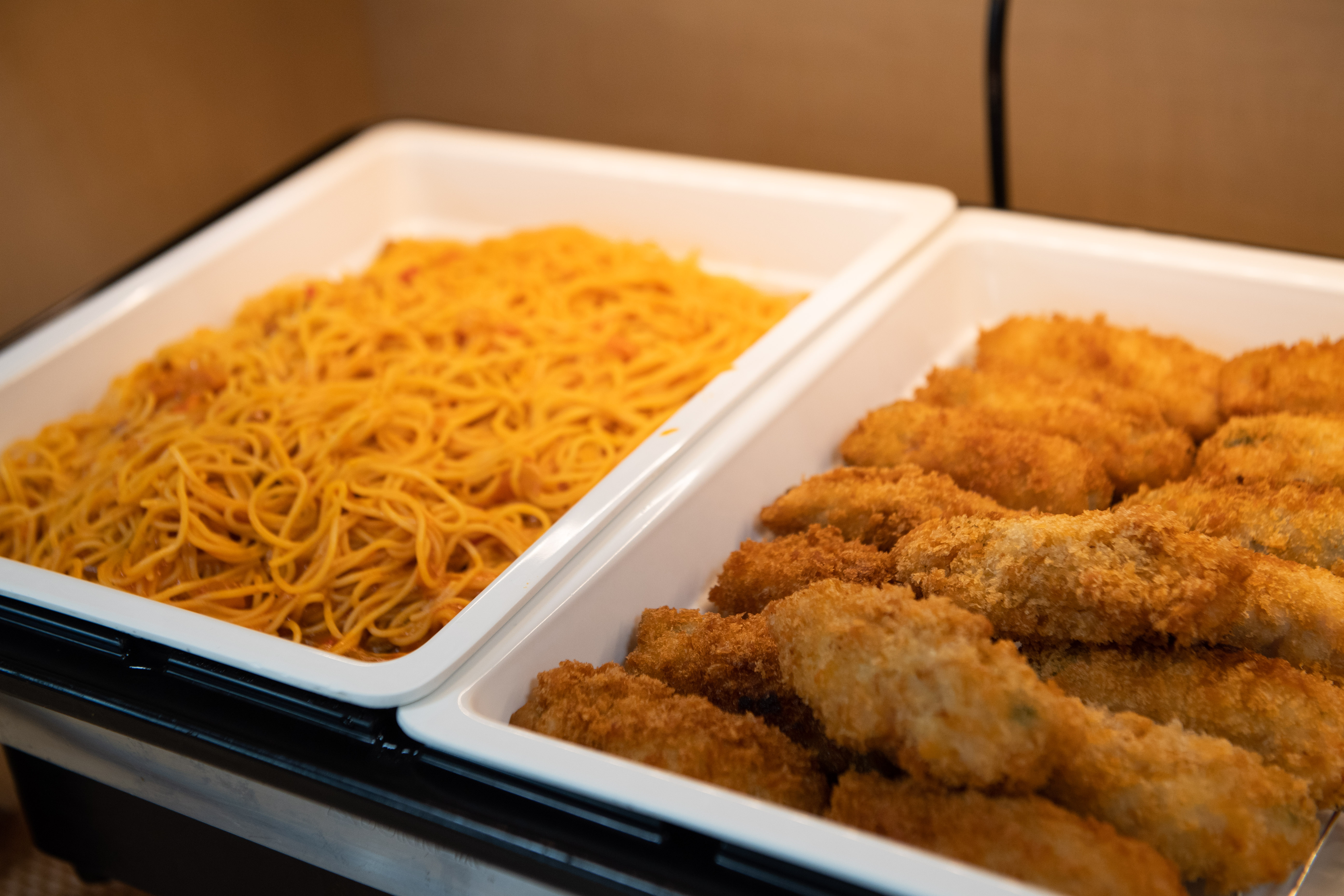 【無料朝食】パスタ・肉料理