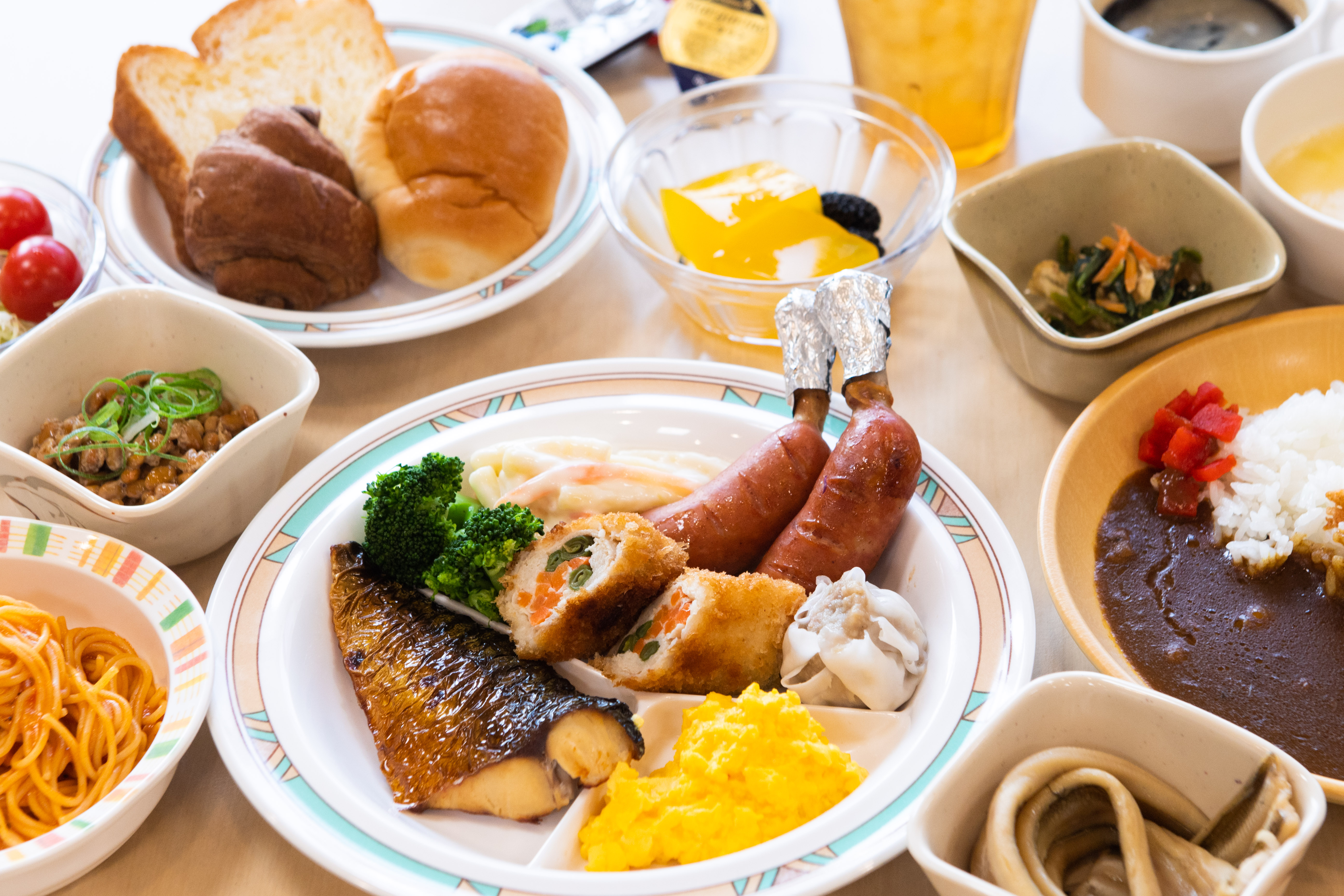 【無料朝食】ビュッフェ形式で毎日日替わりメニューをご用意しております。