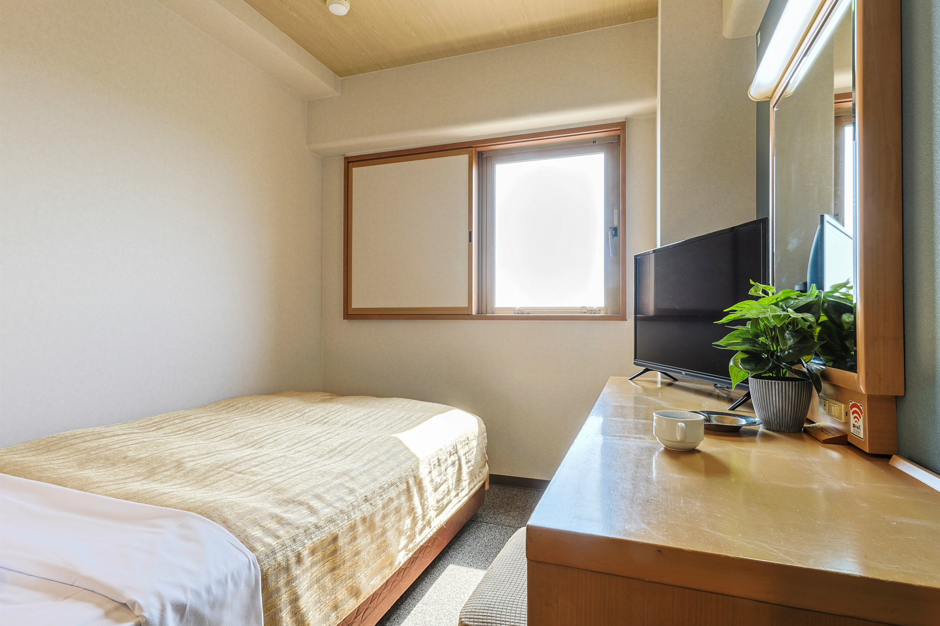 【セミダブル】セミダブルサイズのベッドは高密度スプリング採用で快適な寝心地