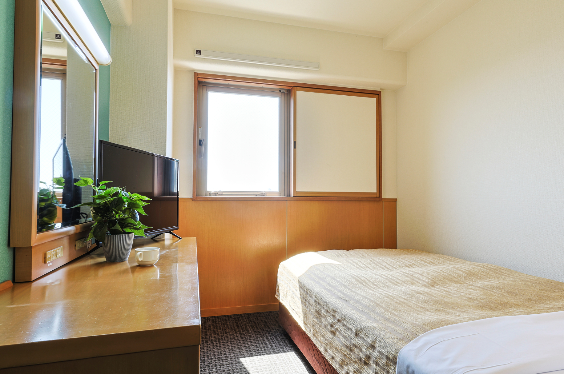 【セミダブル】木目調の清潔感のあるお部屋