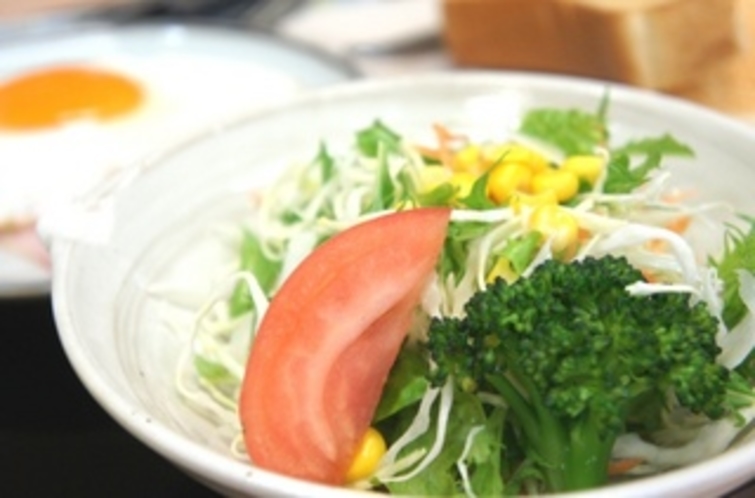 【朝食：洋食】新鮮な野菜を使ったサラダ！栄養たっぷりとって元気に行きましょう！！
