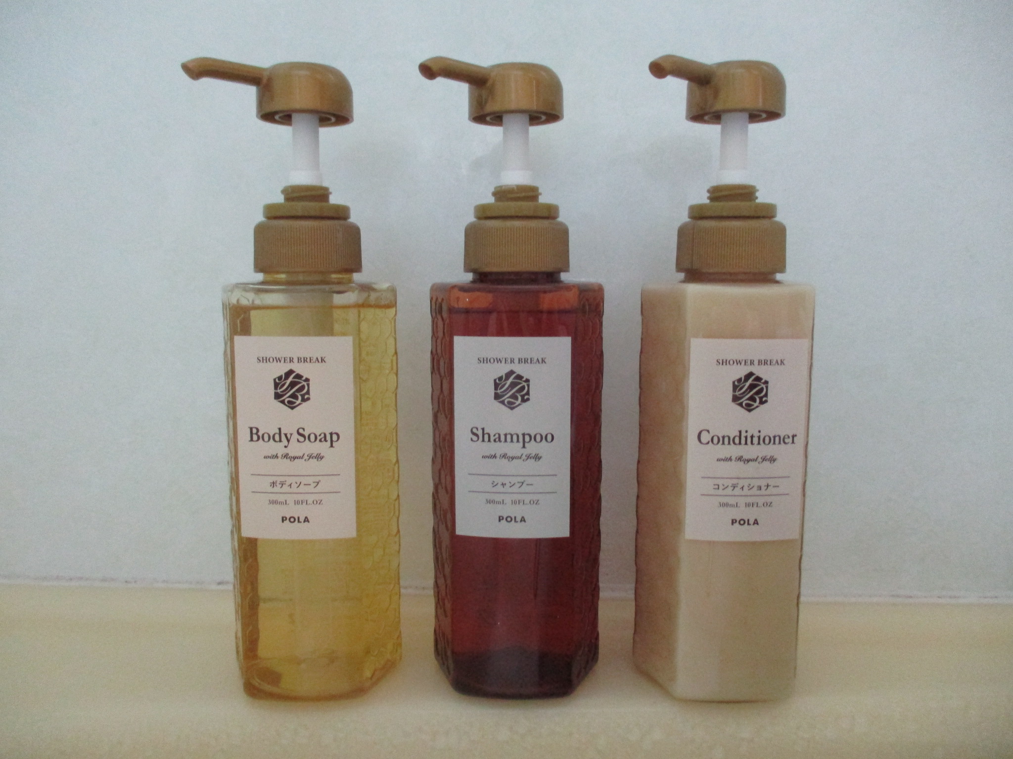 シングル、ツイン【シャンプー類】ローヤルゼリーとオリーブオイル配合です。