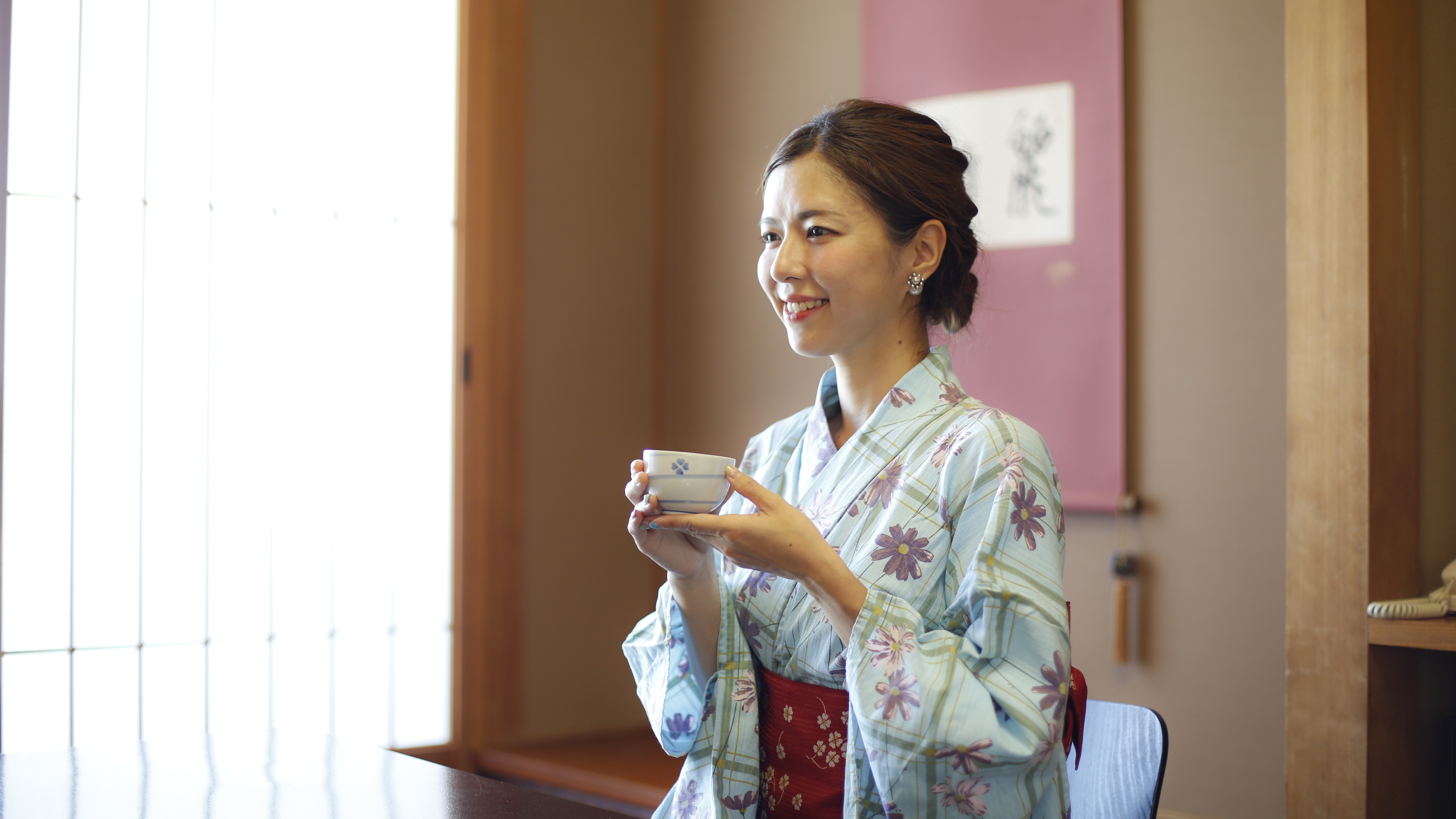 【客室】お茶を飲みながらホッとするひと時を…