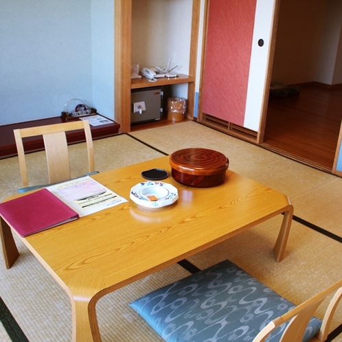 【客室】山側 ■ 和室8畳+フローリング