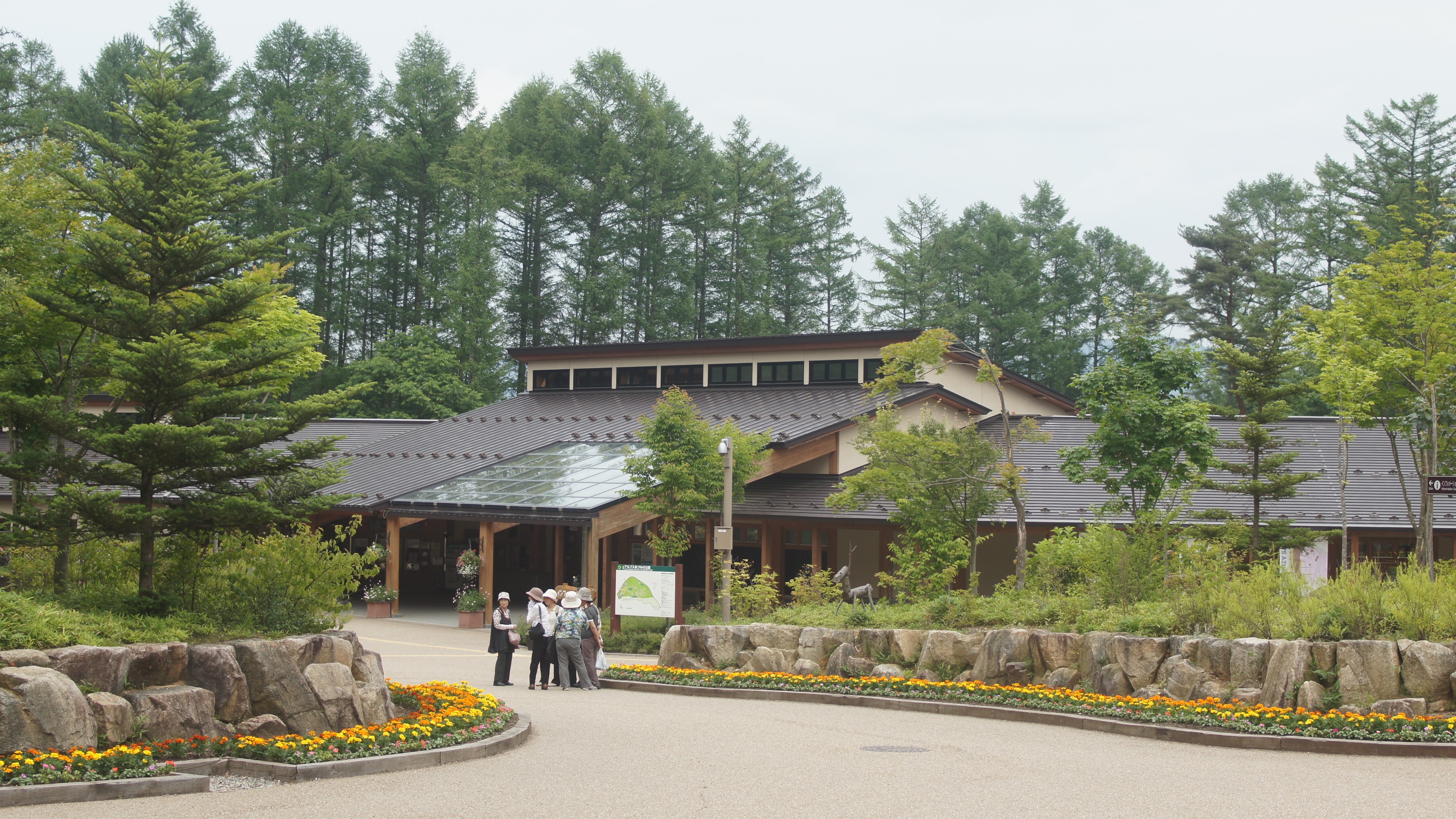 国営アルプスあづみの公園まで車で１５分