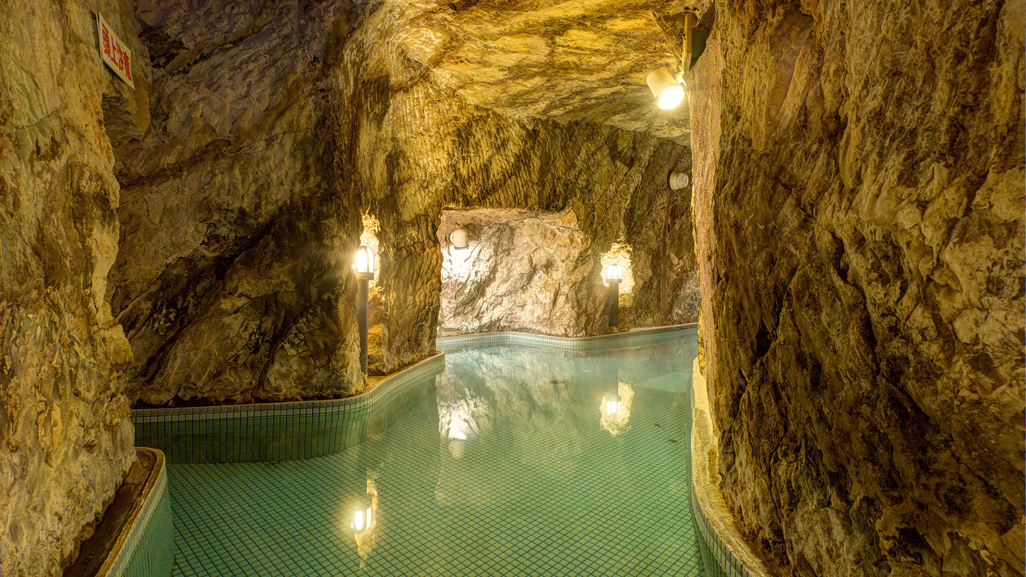 *【弁天洞窟風呂】島に伝わる神秘の湯で、ごゆっくりお寛ぎください。