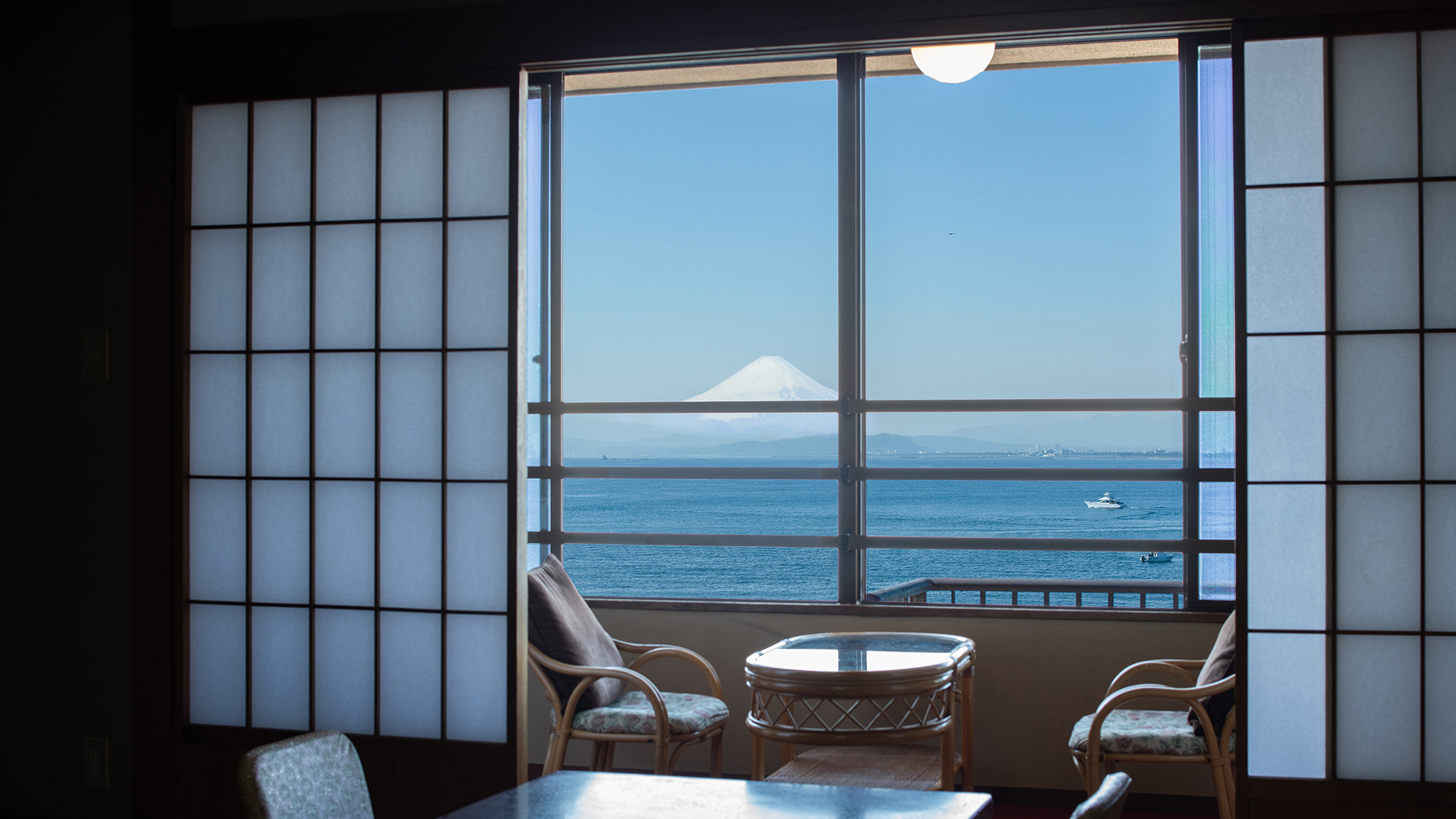 *【湘南海岸ビュー和室】天気が良い日には、客室から富士山を眺めることができます。