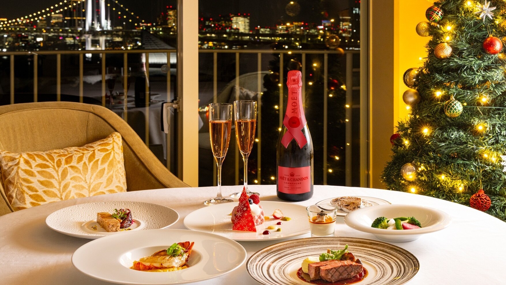 【クリスマス・プロポーズ】インルームディナー＆ダズンローズで聖夜に誓う★ラウンジアクセス＆朝食付