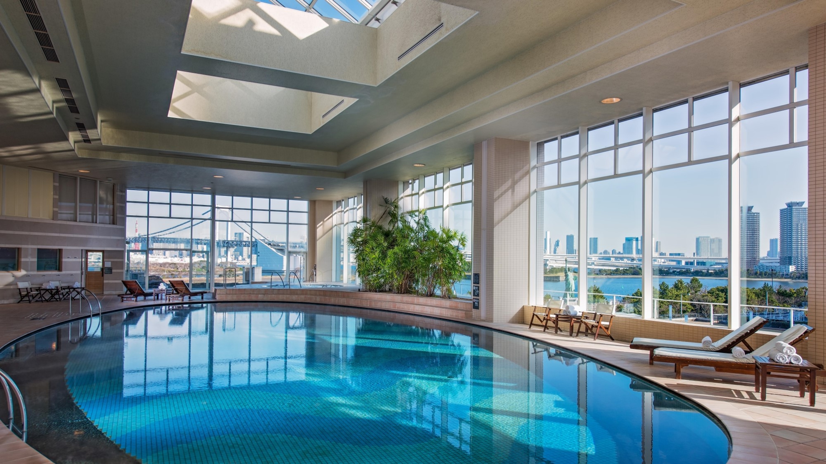 東京でプール付きのおすすめホテル10選 だれどこ 東京でプール付きのおすすめホテル10選 だれどこ