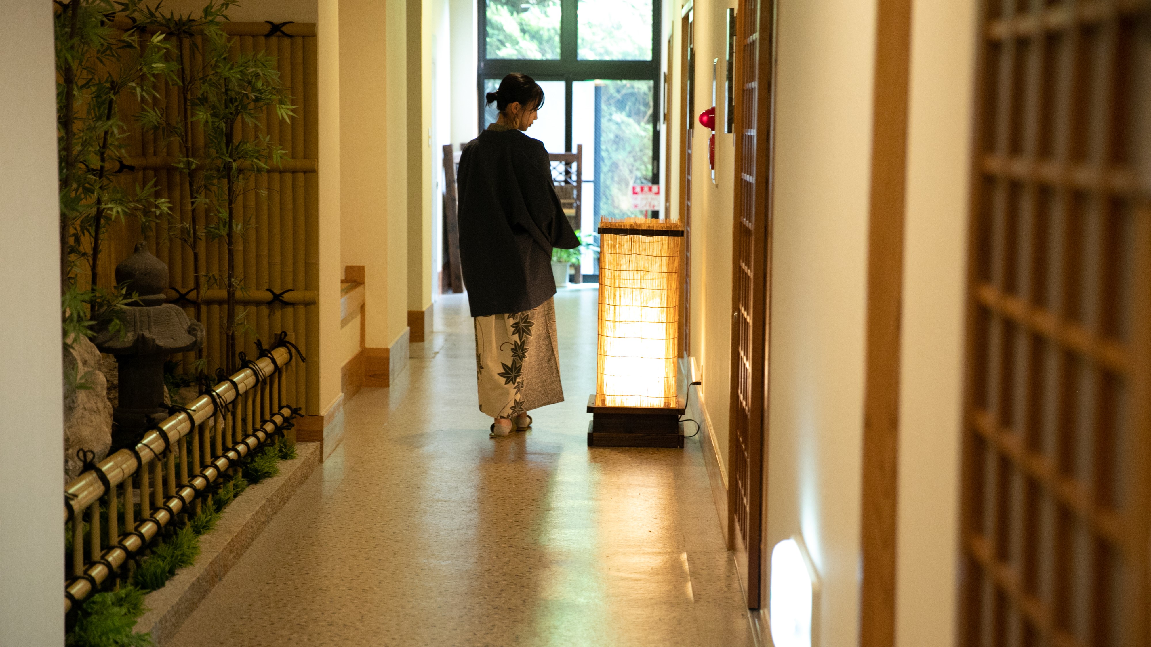 館内：落ちついた雰囲気でおもてなし