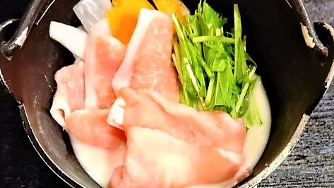 夕食：会席料理／九重産「九重夢ポーク」の豆乳鍋