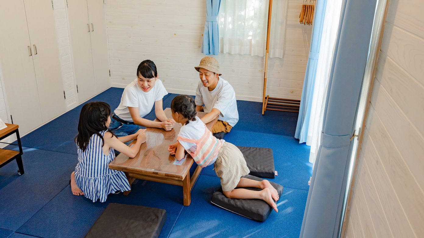 *【マウンテンコテージ】足を伸ばしたりしてゆったり団欒。畳敷なので海外の方にもオススメです。