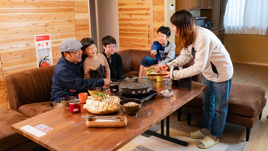 *【グランキャビン】キレイなお部屋で皆でお鍋！普段と違う場所だから思わずテンションも上がっちゃう！？