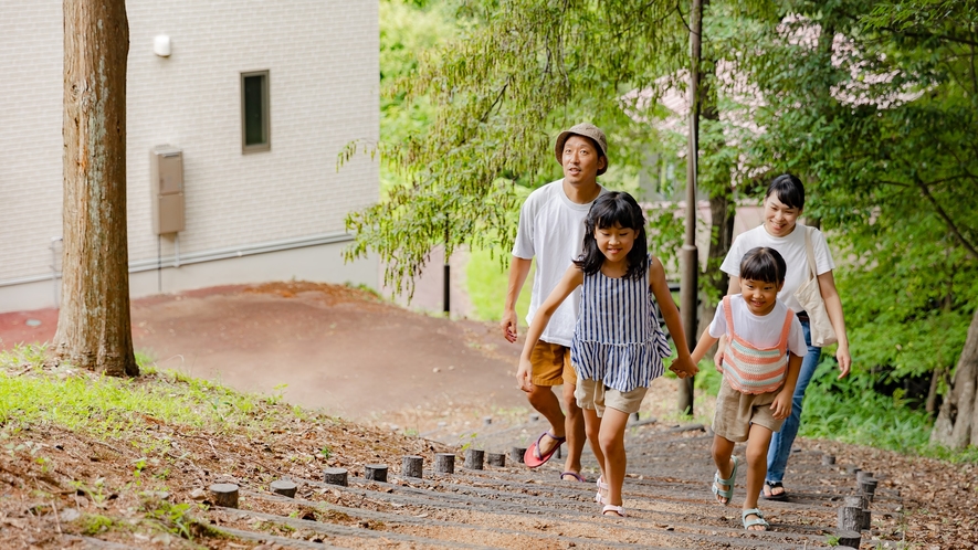 *【マウンテンコテージ】高台にあるため眺めは◎。階段をのぼってプチ登山気分？