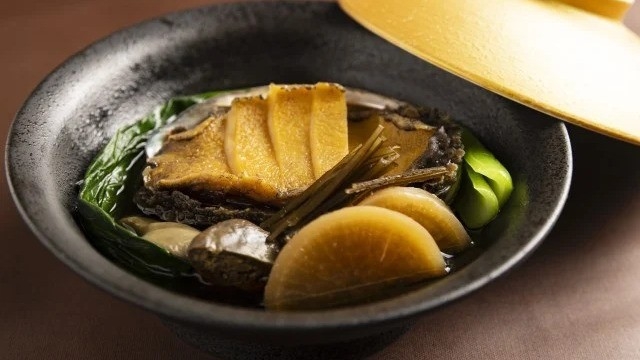 季節限定特別料理『あわびの姿煮(中)』付き”房総食彩ビュッフェ”