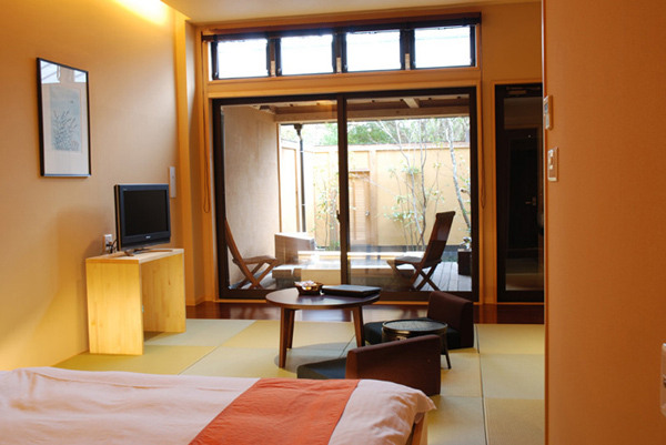 Hotel & Restaurant Shii no Ki guest room with open-air bath