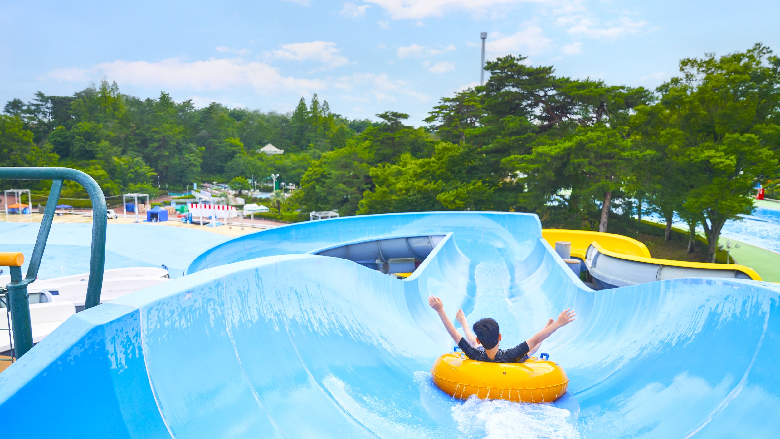 ウォータースライダー