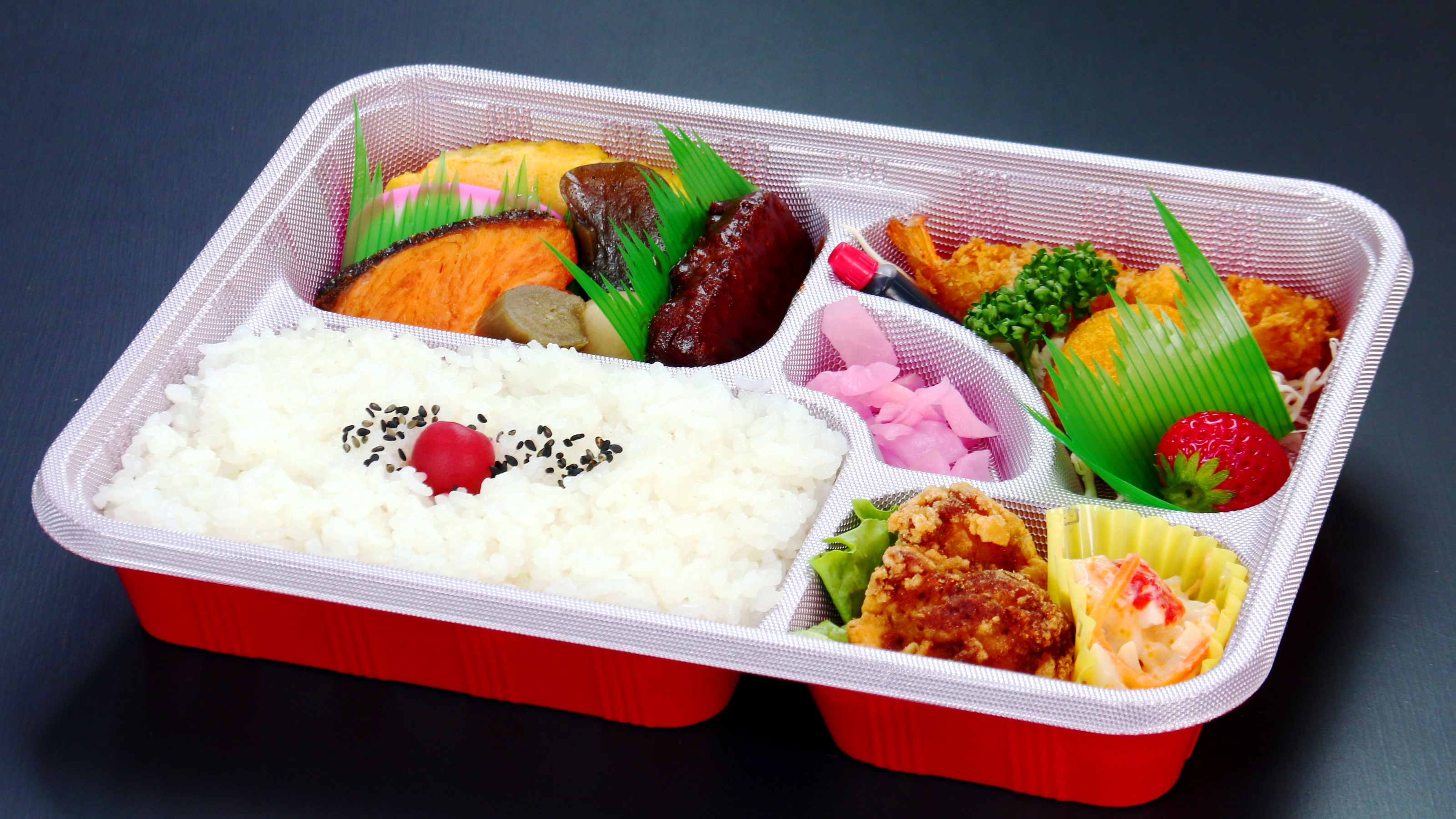 ボリューム満点！500円仕出し弁当。