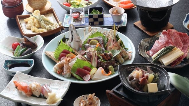 鳥取県の春の贅沢料理＋ハーフビュッフェ