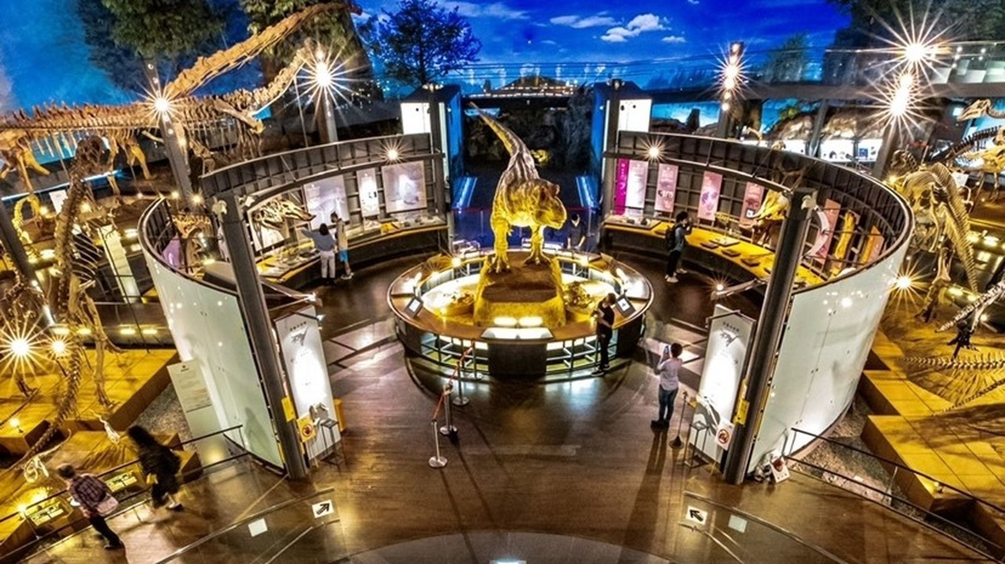 《福井県立恐竜博物館》迫力の恐竜化石の宝庫を楽しめる！常設展チケット引換券付プラン【土地の恵み会席】