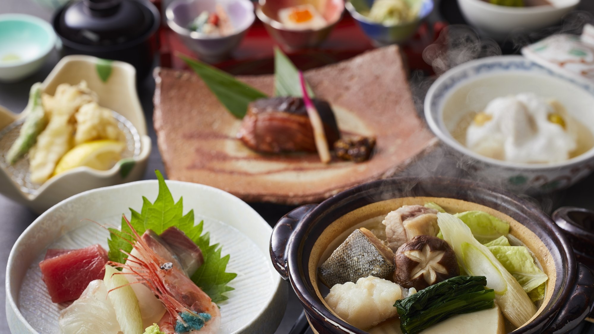 《福井県立恐竜博物館》迫力の恐竜化石の宝庫を楽しめる！常設展チケット引換券付プラン【季節の会席】