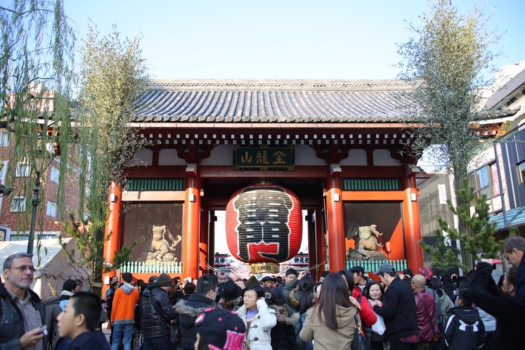 観光スポット：浅草寺（浅草までは電車で約12分）