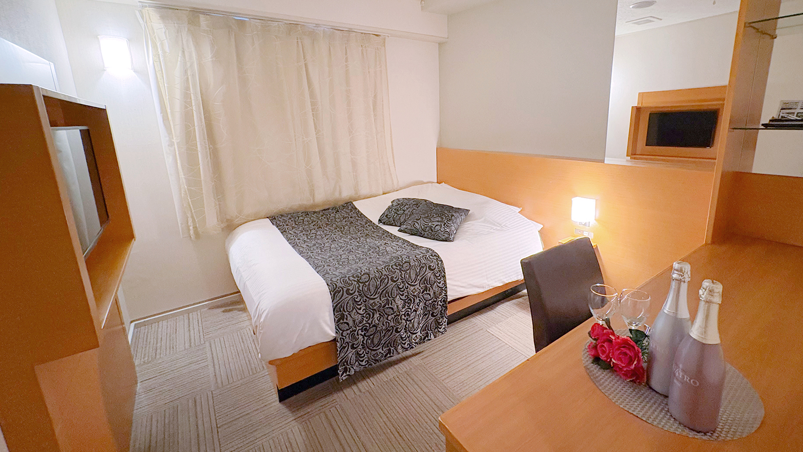 スタンダードダブルベッドルーム【禁煙】（１４０ｃｍ&times;２００ｃｍ）