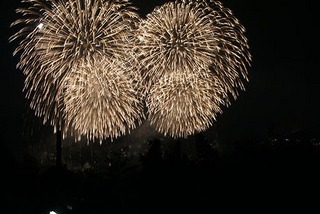 毎年８月３日の湯河原花火