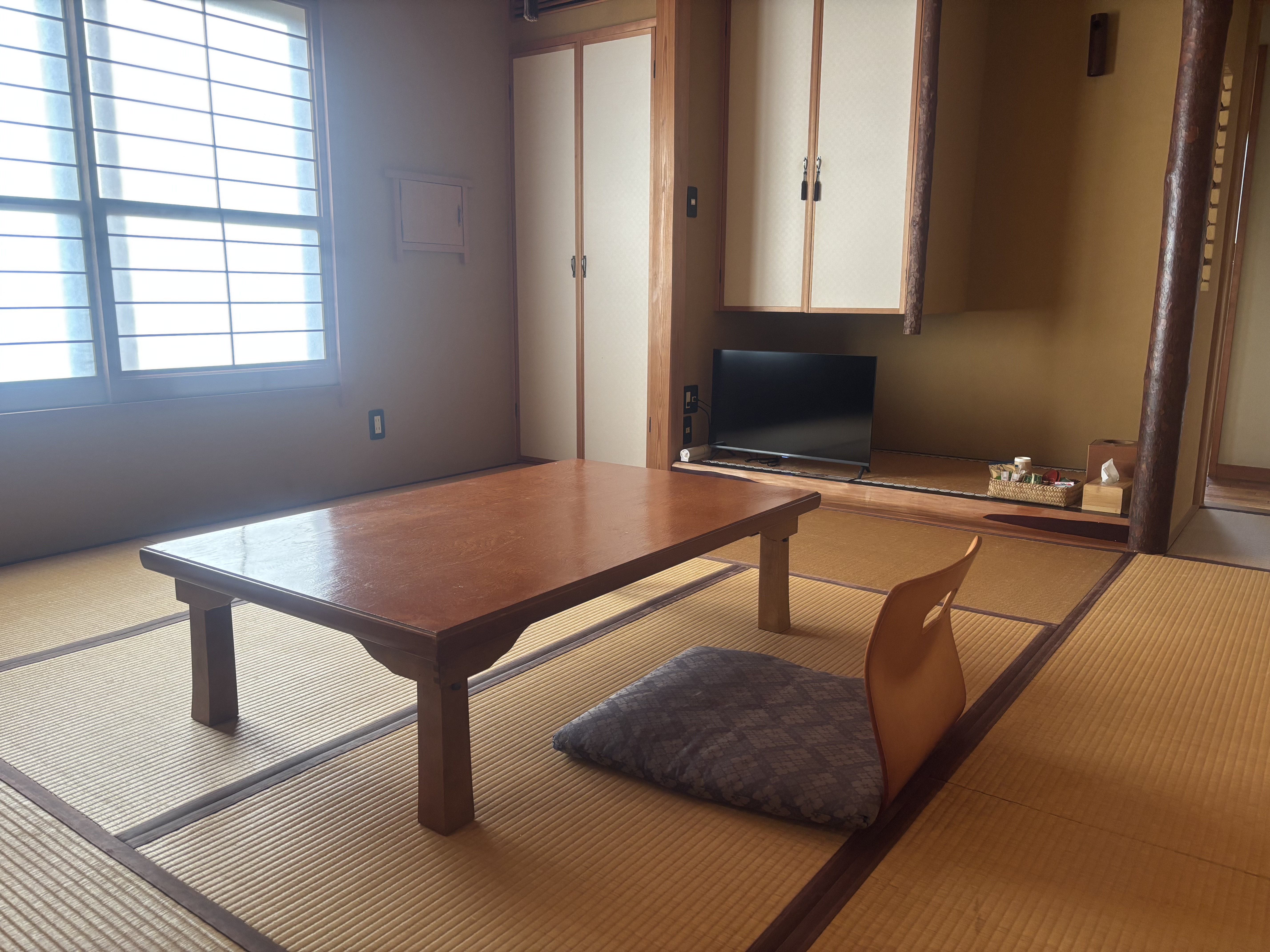 数寄屋造り和室　八畳　風呂トイレ別　