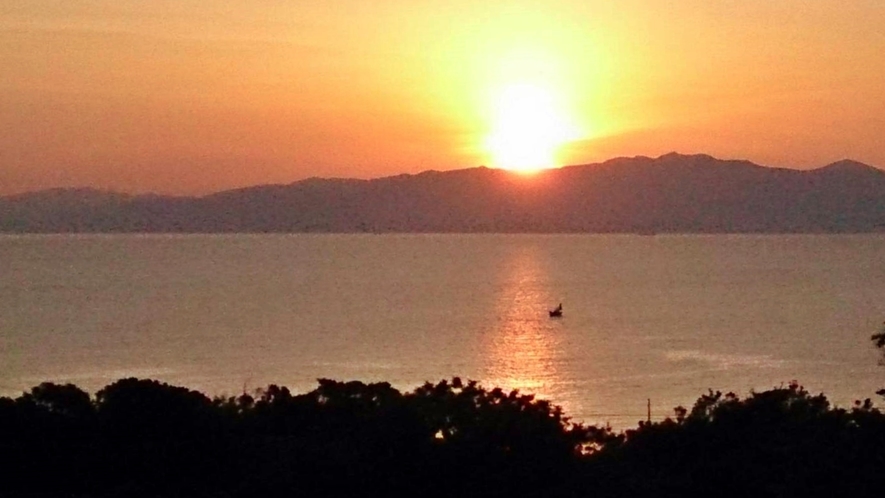 *当館から見える夕日