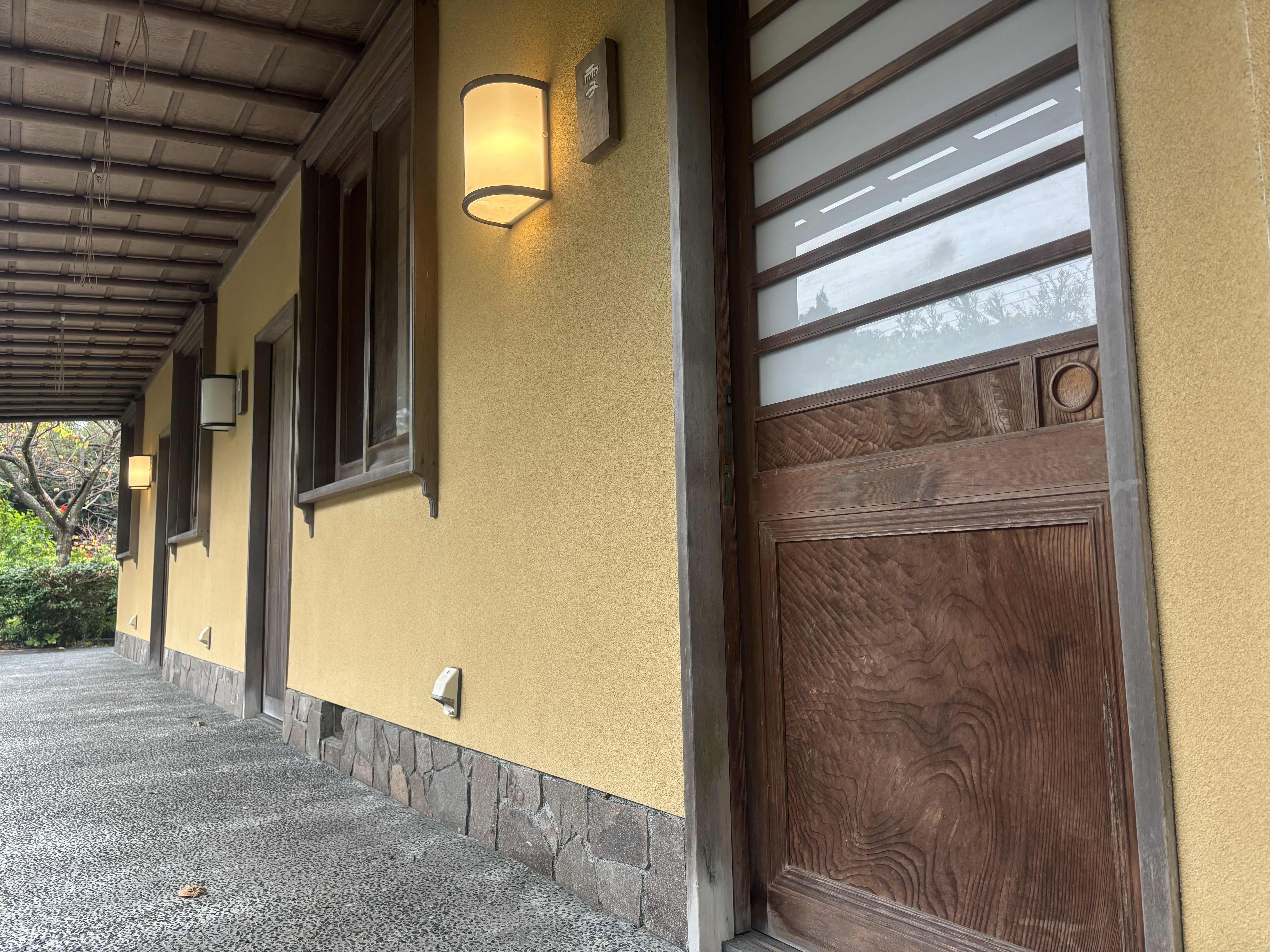 ３部屋のみのお宿です。直接お部屋に入れますので、門限等気になりません。