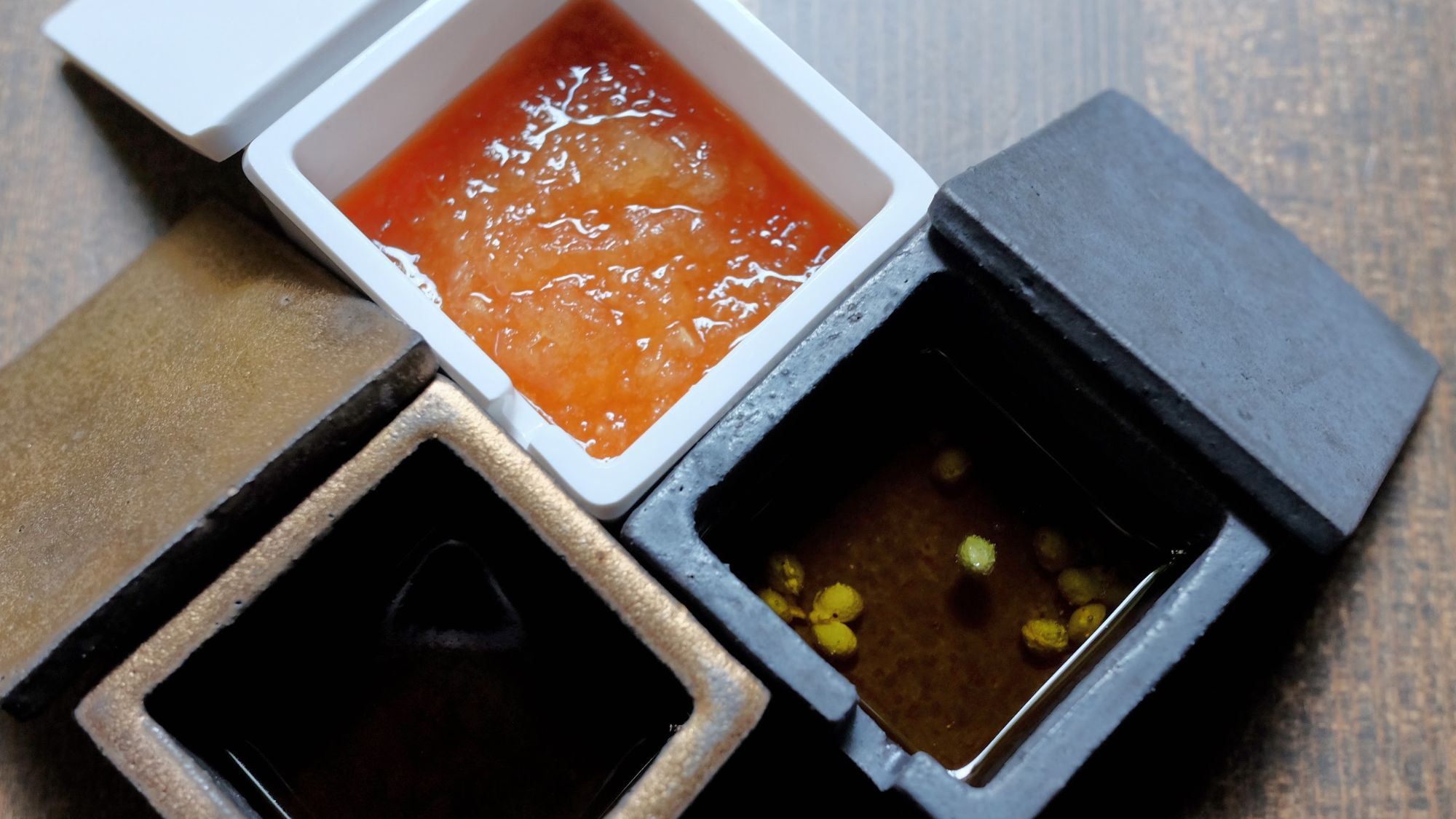 花鍋「3つの味変アイテムでお好みのスープに」